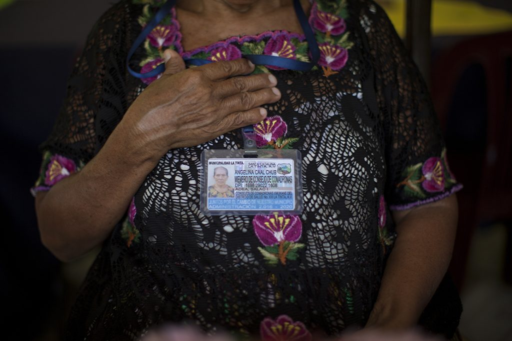 En Santa Catalina La Tinta han prohibido el trabajo de las abuelas comadronas, entre ellas la labor de Angelina Chub. Foto: Sandra Sebastián