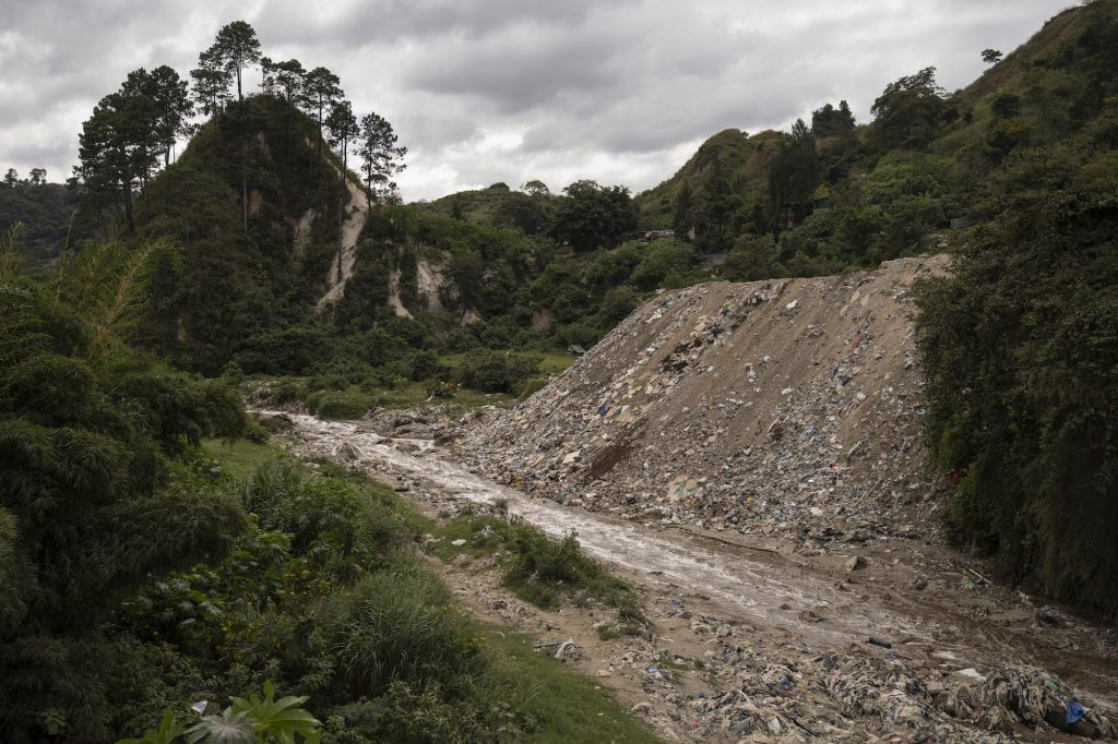 El río Chinautla comenzó a contaminarse hace menos de 30 años. Antes era un lugar limpio. Foto: Oliver de Ros