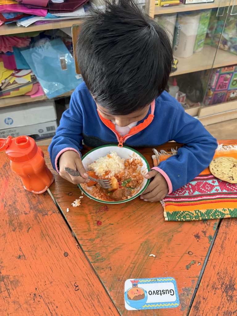 En las escuelas de Guatemala, las escuelas enfrentan el desafío de cómo alimentar a los estudiantes de manera saludable. Foto: Catarina Huix.