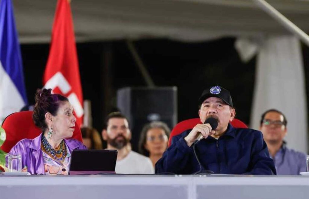 Rosario Murillo y Daniel Ortega en un acto público. Foto tomada de Presidencia.