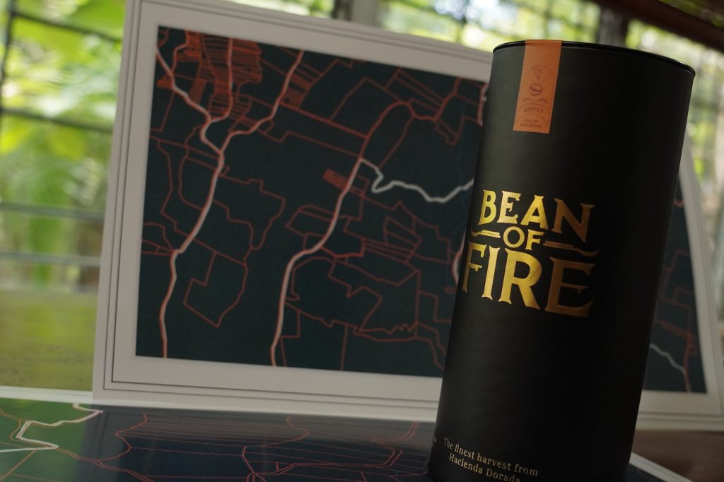 Foto del empaque en el que Bukele vende su café “Bean of Fire”, que solo se comercializa en Estados Unidos, a través de Amazon y en un local dentro del Aeropuerto Internacional de El Salvador a $50 la libra. 