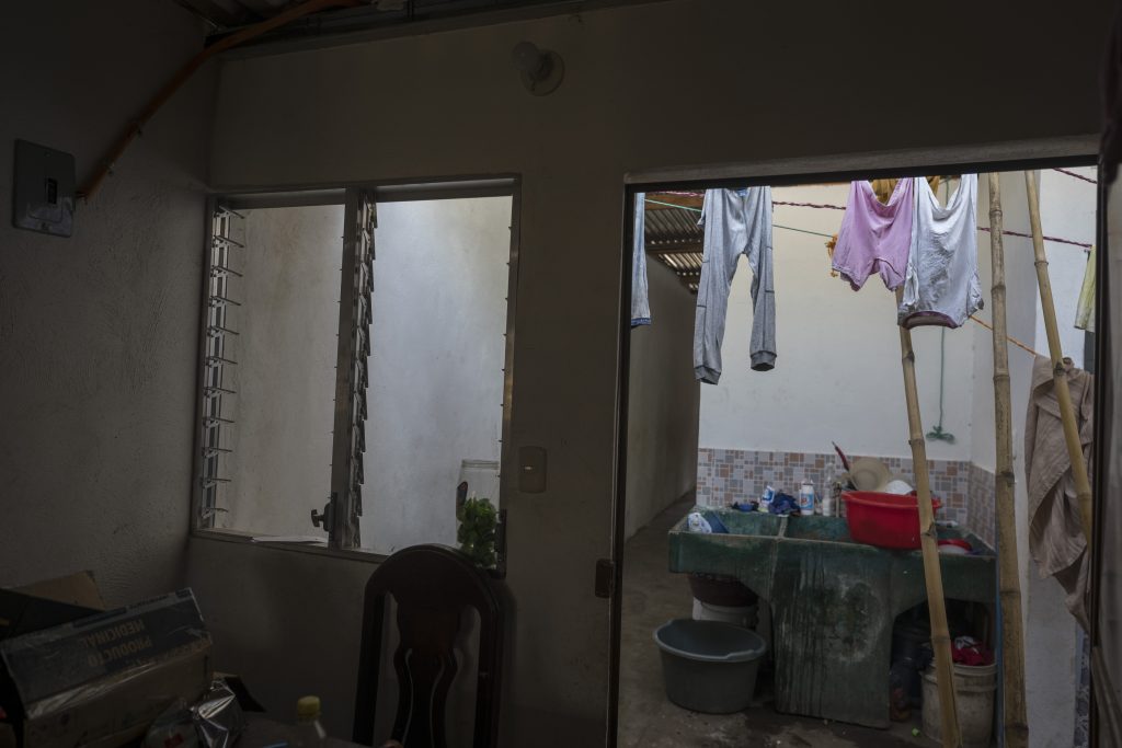 El Fondo para la Vivienda (Fopavi) a través de los distintos proyectos de vivienda digna tardó seis años en la construcción de algunas casas en la Aldea El Esfuerzo en Chicacao, Suchitepéquez. Foto: Edwin Bercián.