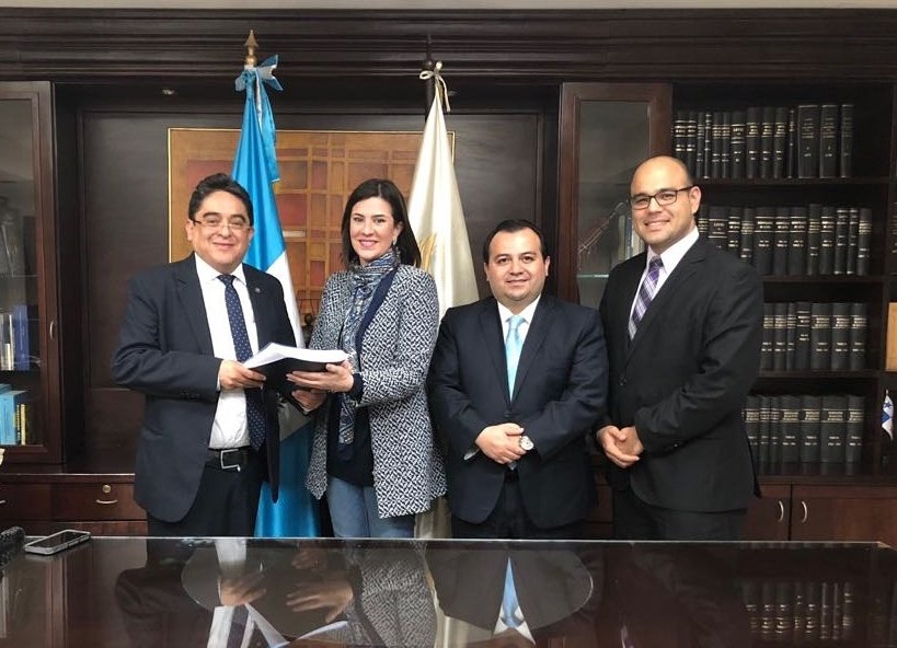 AFI tiene relación con Stuardo Ralón, un comisionado de la CIDH que representa a la derecha de Guatemala.