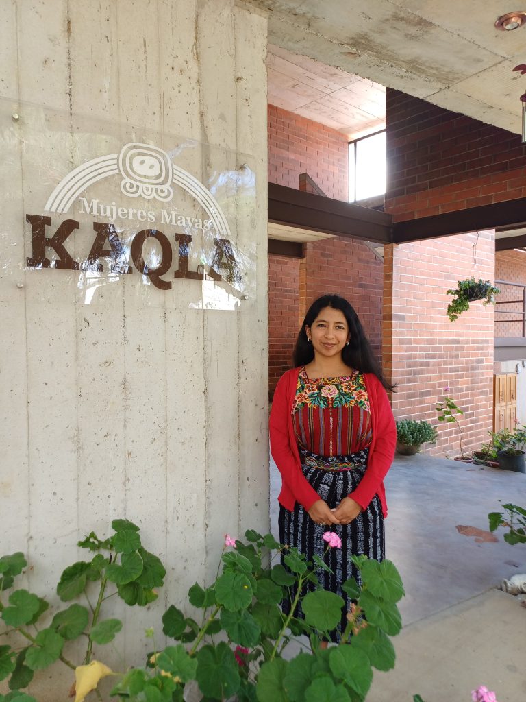 Flor Barán, terapeuta kakchiquel, habla del proceso de reconciliación más allá de la justicia. Foto: Cortesía Flor Barán