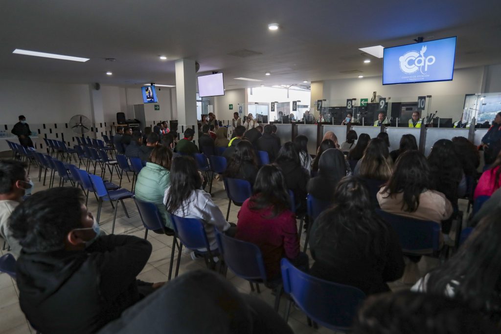 Migrantes a la espera de ser deportados. Foto: Instituto Guatemalteco de Migración. 