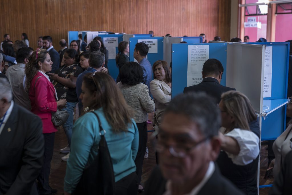 Hay más de 45 mil abogados afiliados al CANG, pero solo 11 mil llegaron a votar. Foto: Edwin Bercián.