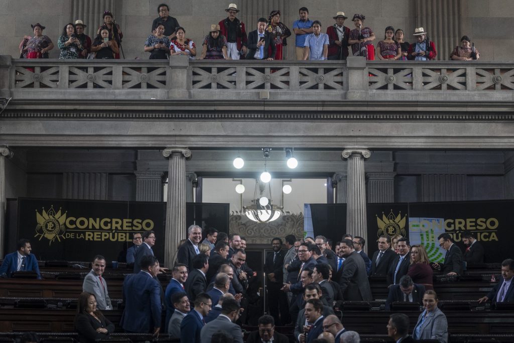 El pleno de diputados introdujo un artículo sin justificación para lograr el aumento de la planilla de sus salarios. FOTO: Edwin Bercián