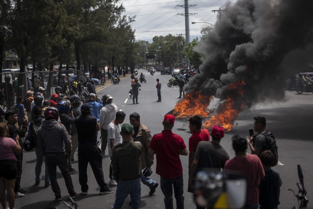 Dos días de bloqueos paralizaron gran parte del país. Foto: Edwin Bercián