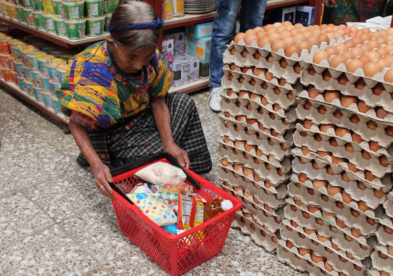 El etiquetado es el principal medio de comunicación entre fabricantes y el consumidores. FOTO Mides