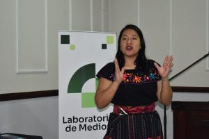 Gloria Apén, defensora del territorio, explica cómo las prácticas ancestrales han protegido el ambiente y por qué cuidar la naturaleza también es escuchar la voz de los pueblos.