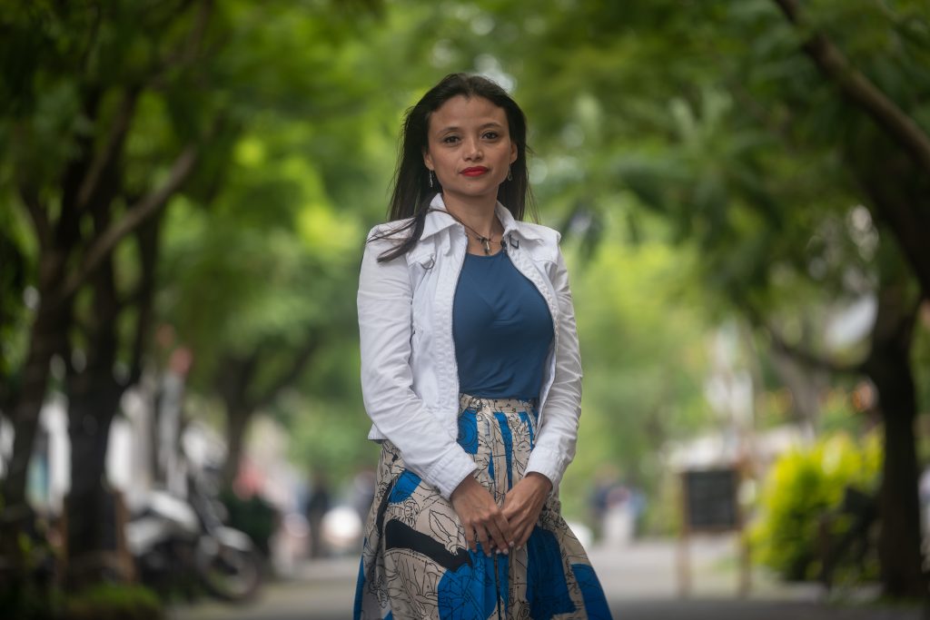 Entrevista con la urbanista Kimberly Padilla sobre cómo las colonias cerradas fragmentan la Ciudad de Guatemala. Analiza el impacto en la movilidad, la convivencia y el derecho al espacio público, y compara hallazgos con su investigación en Corea.