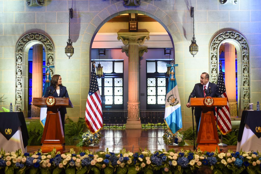 Guatemala ha mantenido una diplomacia sumisa ante EE.UU. desde los años 50. Foto: Edwin Bercián.