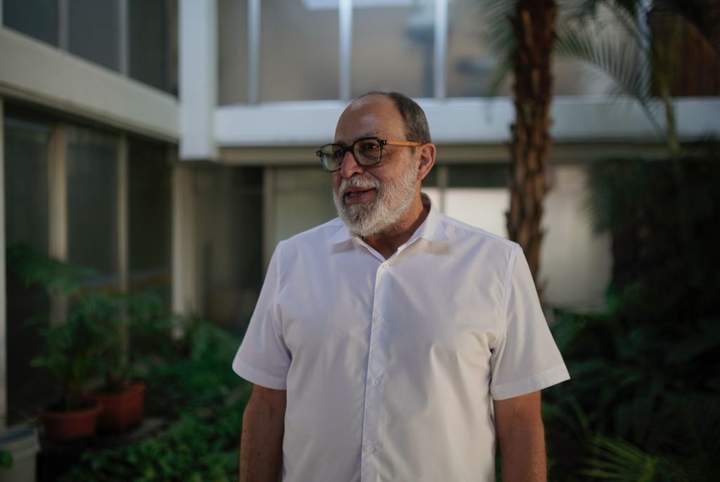 Luis Santa Cruz acaba de publicar acaba de publicar el libro “Geopolítica y contrainsurgencia. Todo empezó en Guatemala”.