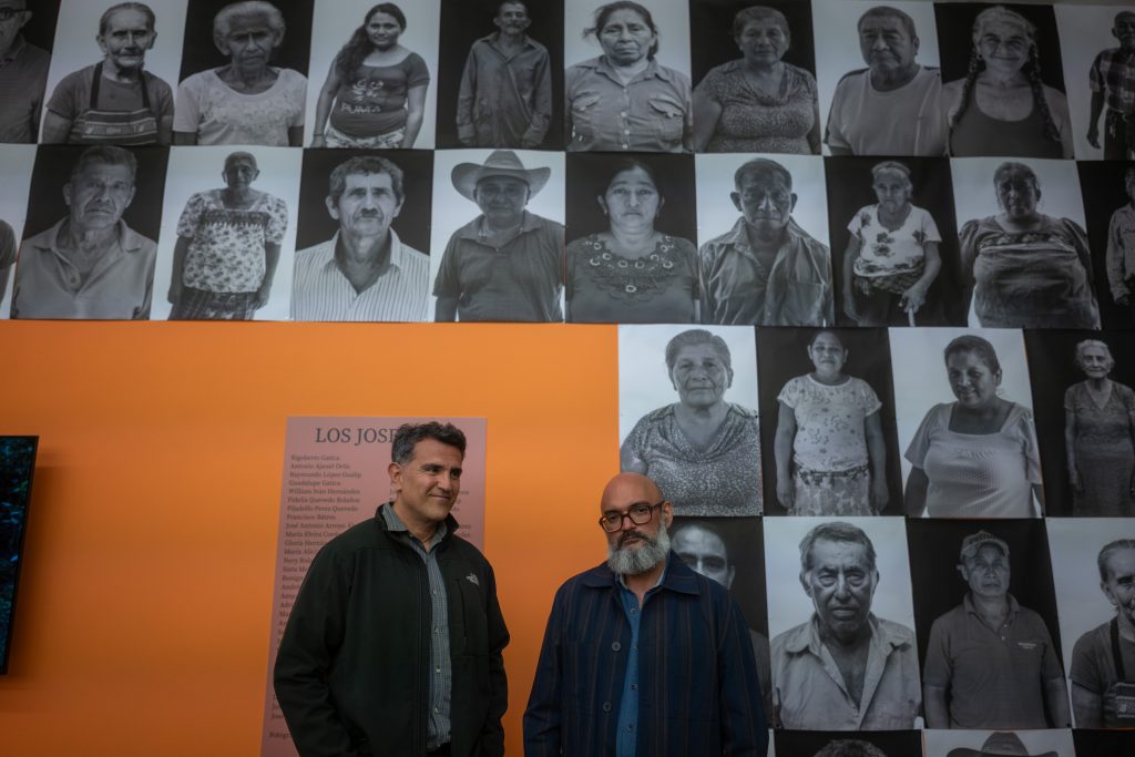 Manolo Vela y Alejandro Flores realizaron una Expo-Conferencia sobre los sobrevivientes de Los Josefinos. Foto; Edwin Bercián.