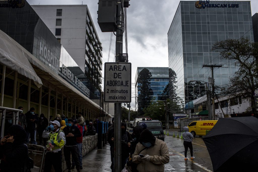 La entrada al Hospital General de Enfermedades del IGSS, en la zona 9 capitalina. Simone Dalmasso