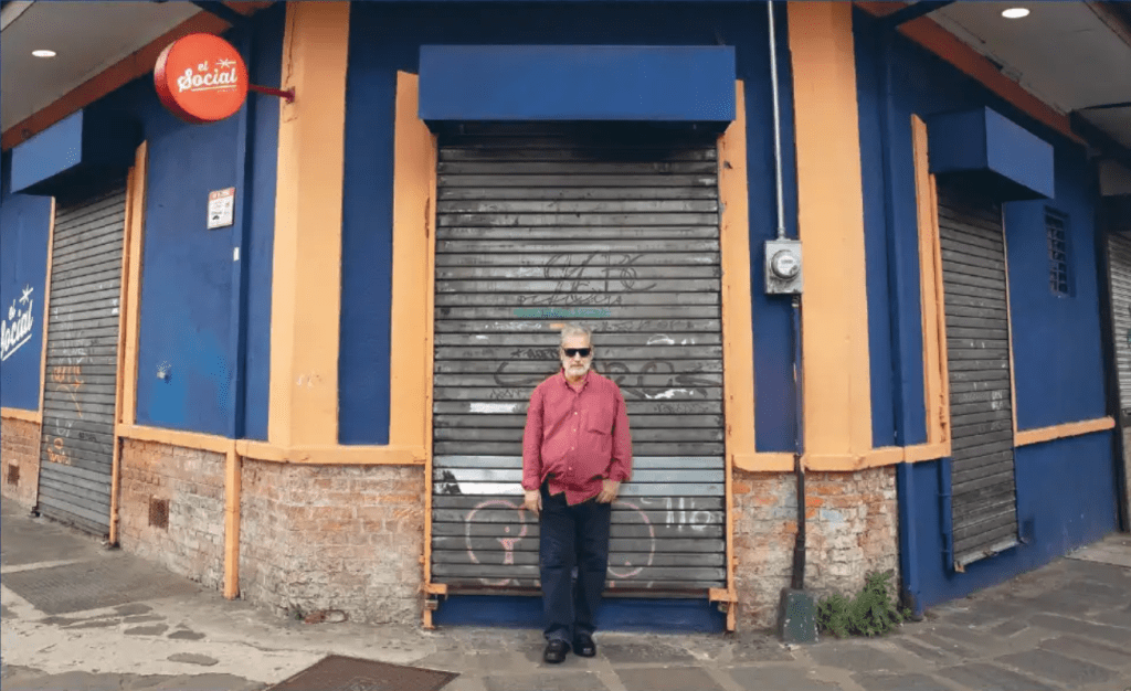 El escritor guatemalteco Luis Aceituno. Foto: Daniel Mordzinski