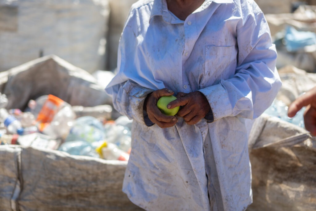 Con casi 50 años de ser recolectora, María Magdalena Hernández indica que lo recolectado solamente le sirve para poder comer y no para ahorrar. 