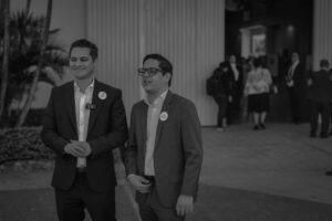 Edgar Gutiérrez y Gregorio Saavedra, integrantes de la planilla #4 posan para una fotografía mientras se desarrolla la segunda vuelta de elecciones de representantes del Colegio de Abogados ante la comisión de postulación para magistrados del Tribunal Supremo Electoral. Foto/Edwin Bercián