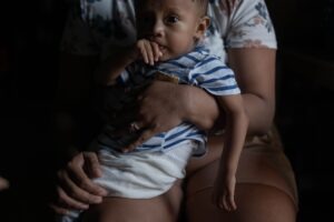 Retrato de Ian Cabrera Vicente, a los diez meses de edad luego de haber enfermado de cálculos renales, su peso era de 13 libras.