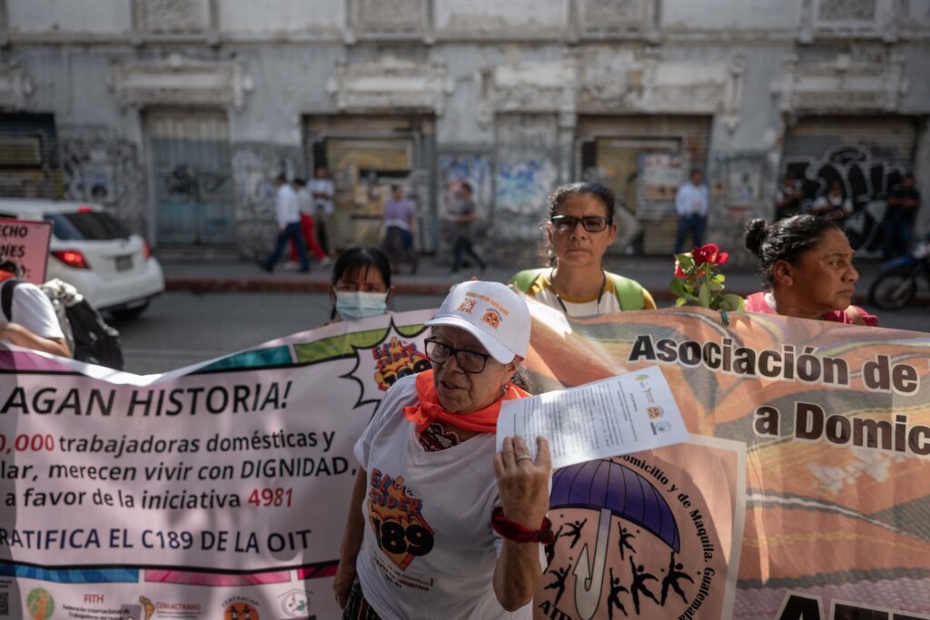 Margarita Castro acude a una protesta el 26 de agosto de 2025 para exigir la ratificación del Convenio 189 de OIT. Foto/Edwin Bercián
