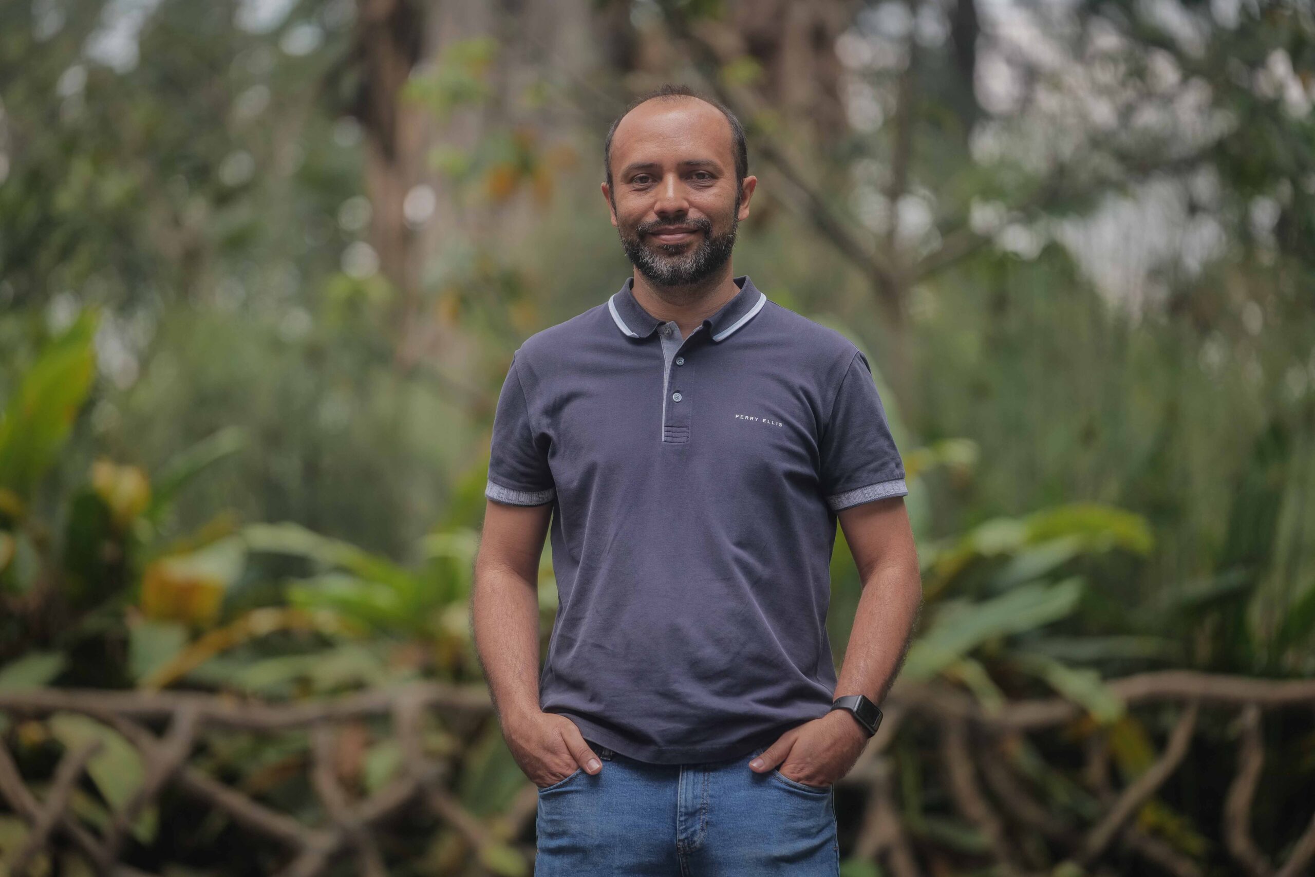 El arquitecto Carlos Sazo posa para una fotografía el 18 de abril de 2026 en ciudad de Guatemala.