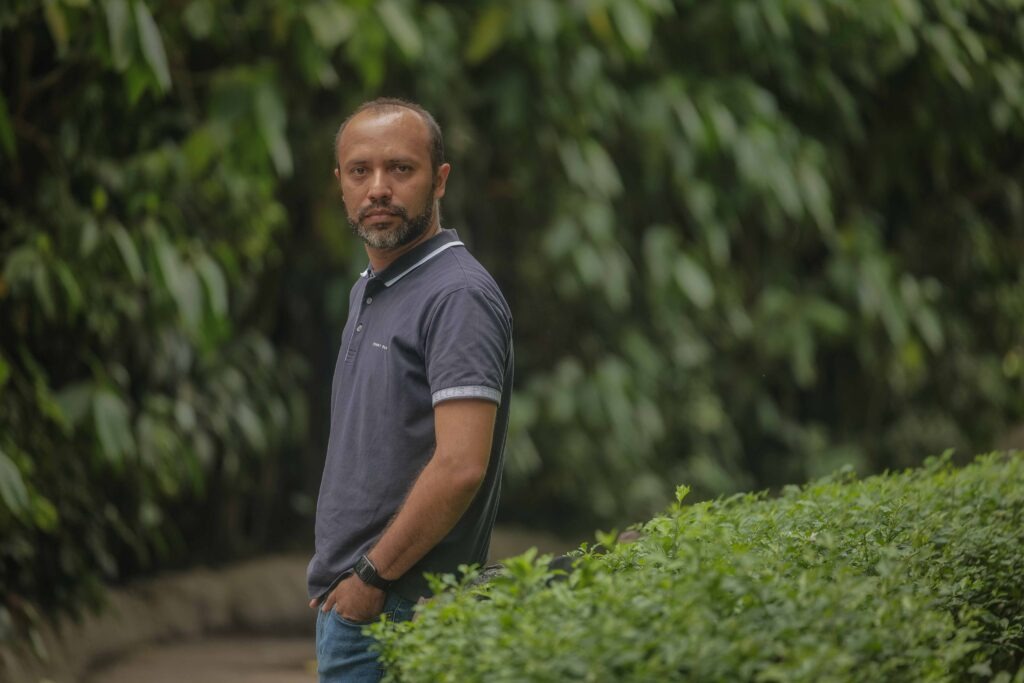 El arquitecto Carlos Sazo posa para una fotografía el 18 de abril de 2026 en ciudad de Guatemala.