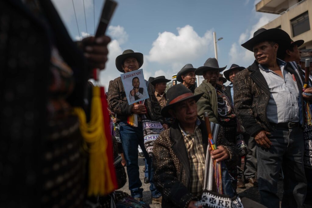 Autoridades ancestrales exigen la liberación de Luis Pacheco y Héctor Chaclán un año después de su captura. Foto/Edwin Bercián