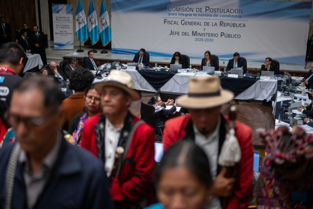 Consuelo Porras entrevista Comisión - Foto Edwin Bercián
