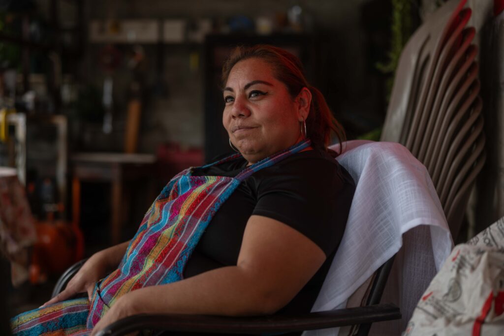 La historia de Marta Lucía se remonta a dos décadas atrás, cuando fue deportada. Hasta hace poco los migrantes retornados no contaban con apoyos para validar sus aprendizajes aprendidos. Foto: Edwin Bercián