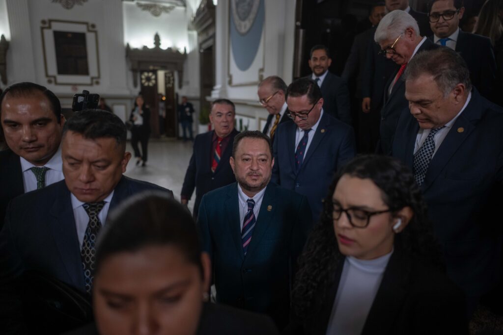 Walter Mazariegos asiste a la juramentación de la Comisión de Postulación para magistrados del Tribunal Supremo Electoral en el Congreso de la República, el 19 de enero de 2026. Foto/Edwin Bercián